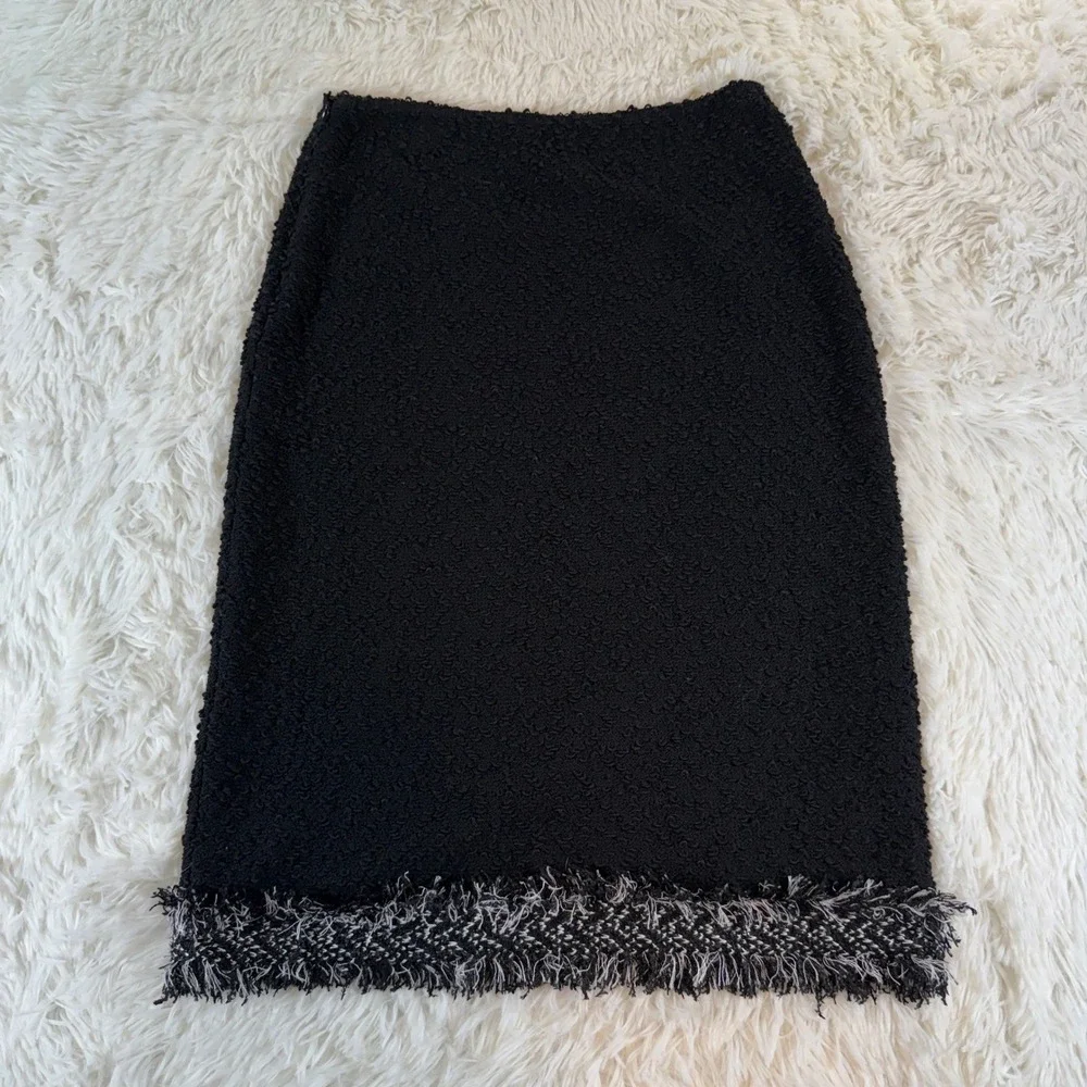 St. John Black Textured‎ Knit Boucle Tweed Fringe Trim Pencil Skirt Size 2 - Picture 2 of 14